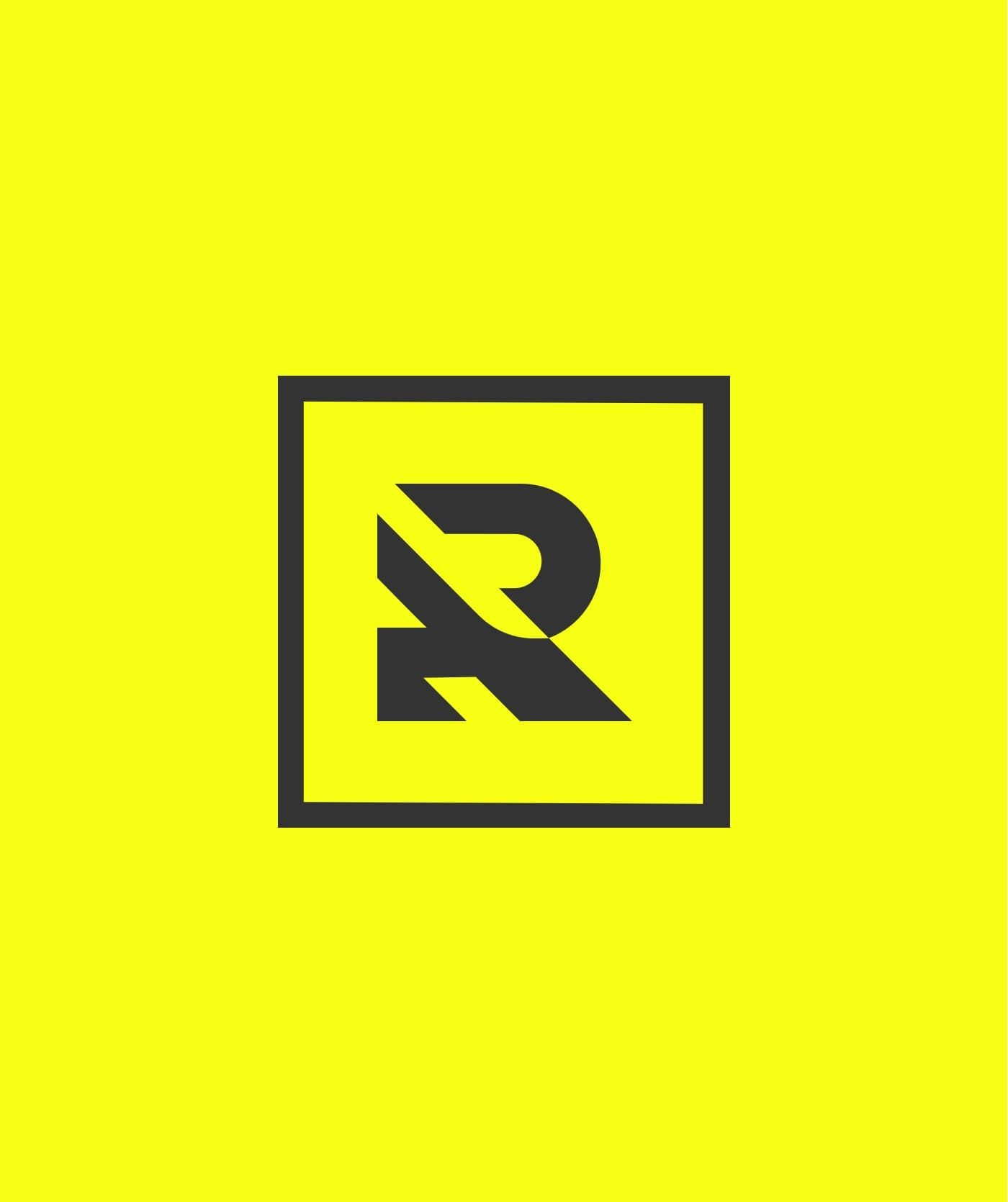 Een opvallende, zwarte geometrische letter R in een zwart vierkant kader op een felgele achtergrond. Perfect voor websites of webshops die op zoek zijn naar een opvallend, modern logo.