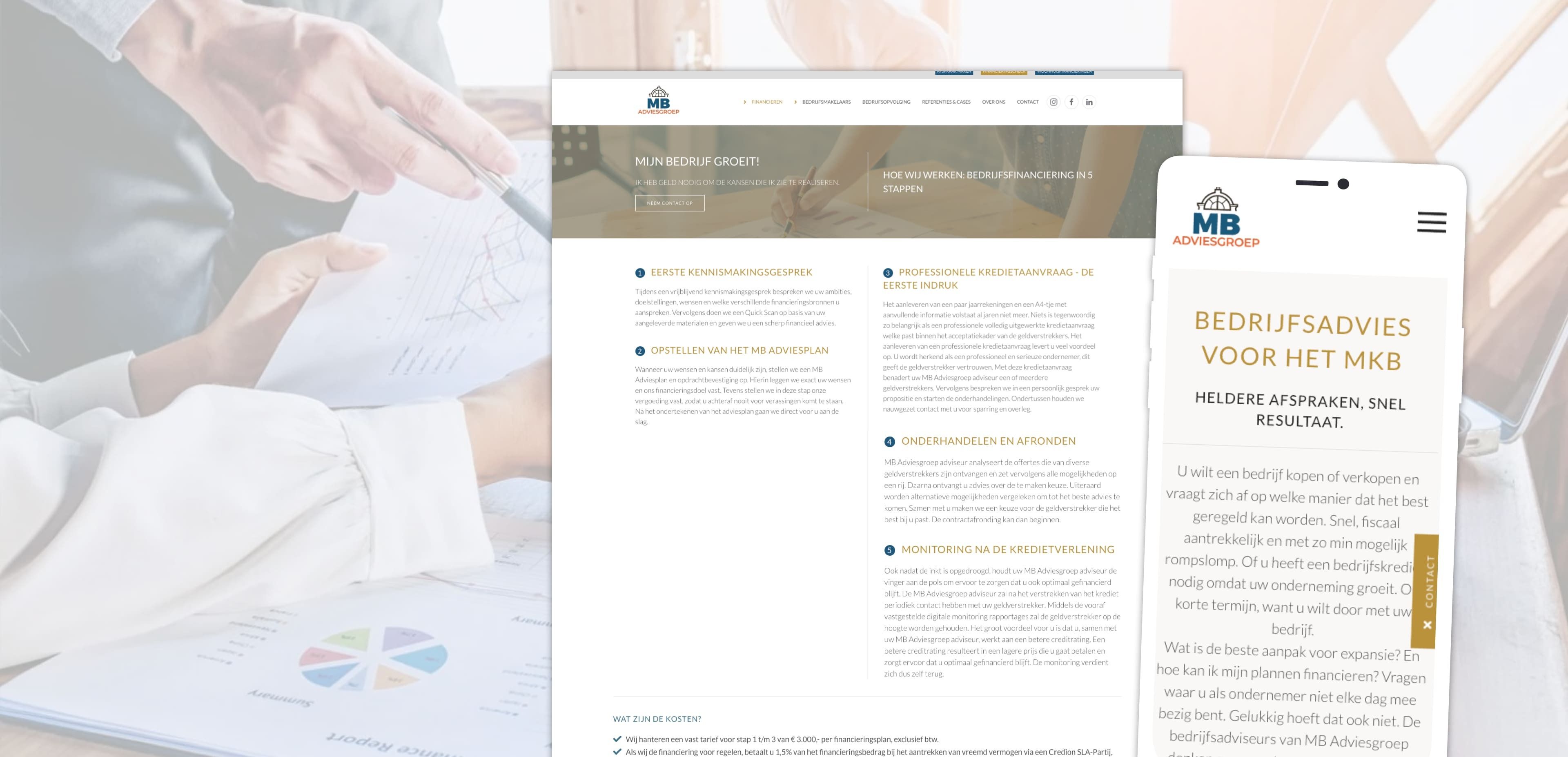 Een desktop- en mobiele weergave van een Nederlandse website voor zakelijk advies voor online diensten en webshops, weergegeven op een achtergrondafbeelding van handen die documenten en grafieken analyseren.