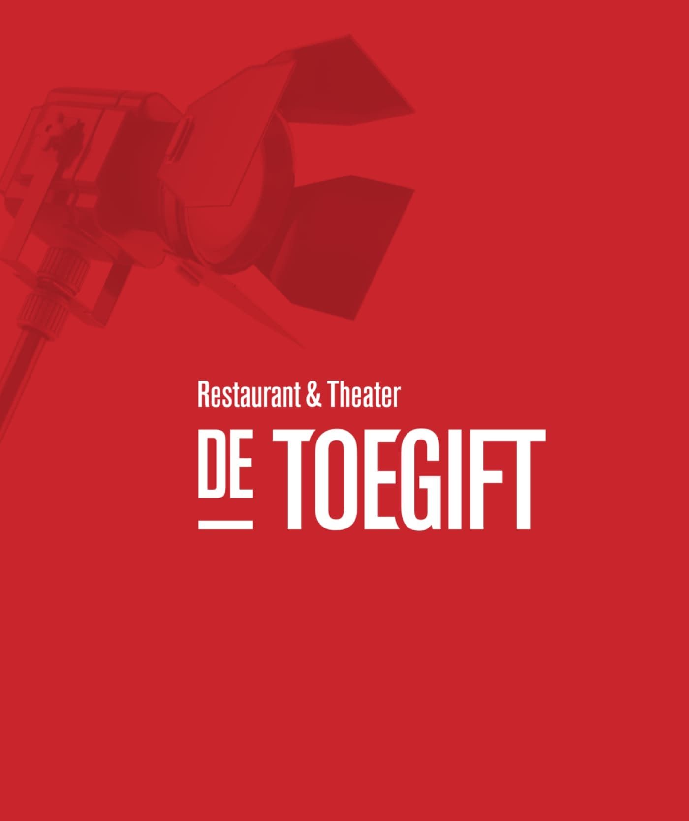 Een veld met bloeiende blauwe vlasbloemen strekt zich uit onder een helderblauwe lucht met hier en daar een wolkje. Het roept de rust en helderheid op die webwinkels en online diensten nastreven.